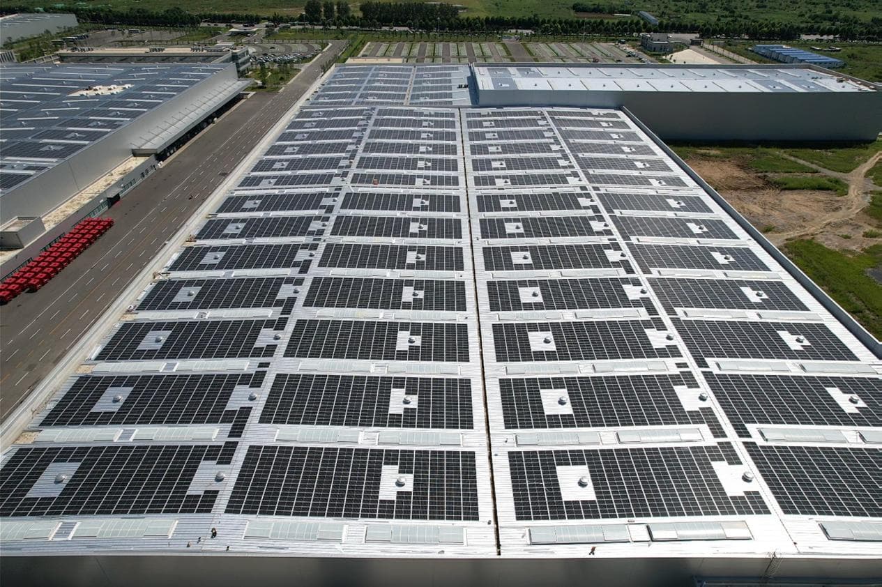 Installation photovoltaïque pour une unité de production industrielle