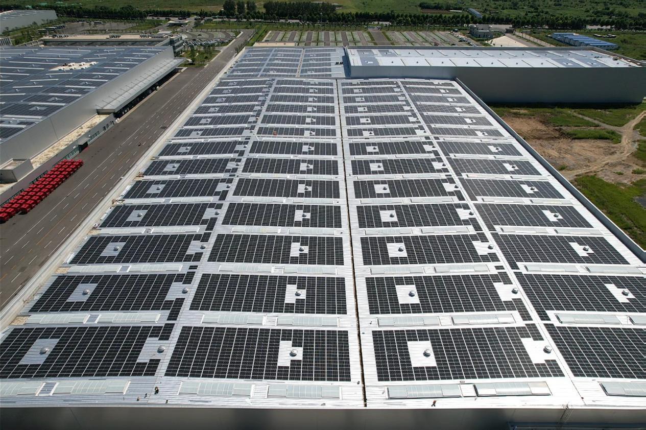 Installation photovoltaïque pour une unité de production industrielle